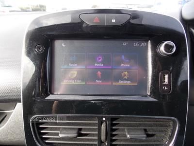 SG18ZFLRenaultClio-19