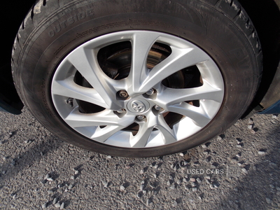 SD67AYUToyotaAuris-8