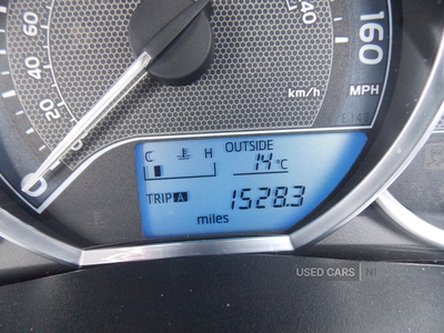 SJ64ZSGToyotaAuris-23