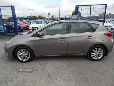 SJ64ZSGToyotaAuris-3