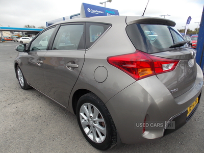 SJ64ZSGToyotaAuris-4