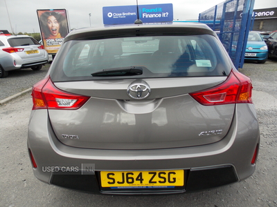 SJ64ZSGToyotaAuris-5