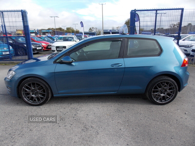 ST65KNJVolkswagenGolf-3