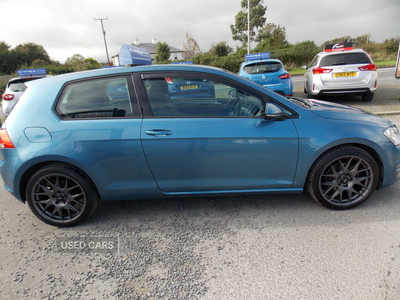 ST65KNJVolkswagenGolf-7