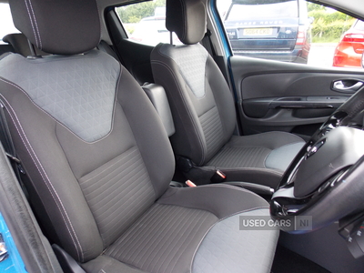 AY15TZFRenaultClio-14