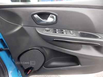 AY15TZFRenaultClio-15