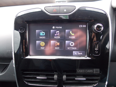 AY15TZFRenaultClio-18