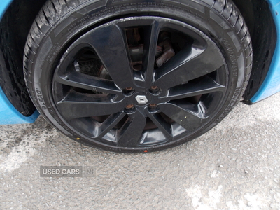 AY15TZFRenaultClio-8