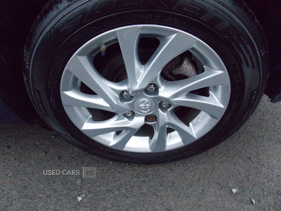 GU65ZRPToyotaAuris-11