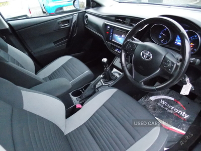 GU65ZRPToyotaAuris-15