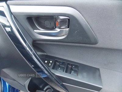 GU65ZRPToyotaAuris-17