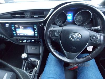 GU65ZRPToyotaAuris-18