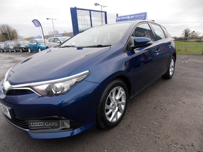 GU65ZRPToyotaAuris-2