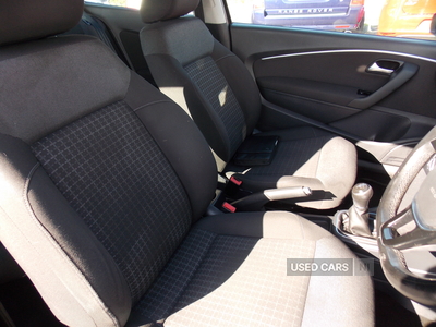 HJ65EEZVolkswagenPolo-15