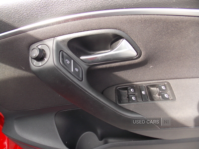 SA64HFVVolkswagenPolo-17