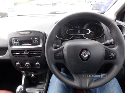 SF63TGYRenaultClio-17