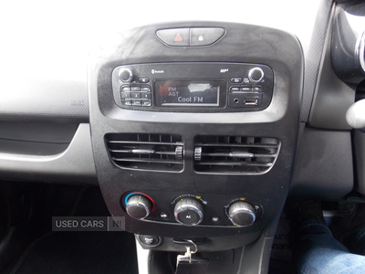 SF63TGYRenaultClio-18