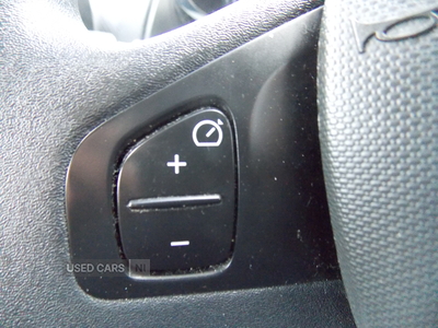 SF63TGYRenaultClio-20