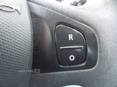 SF63TGYRenaultClio-21