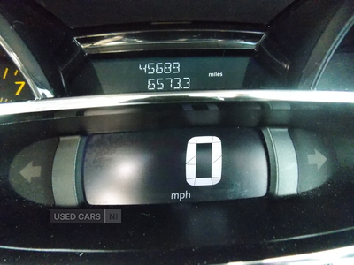 SF63TGYRenaultClio-22