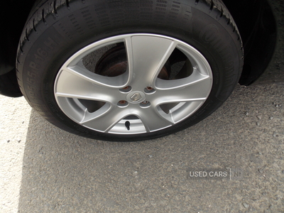 SF63TGYRenaultClio-8