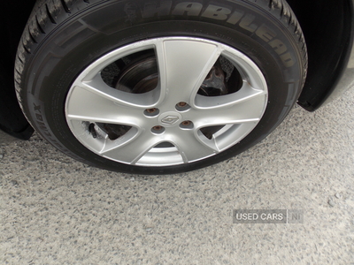 SF63TGYRenaultClio-9