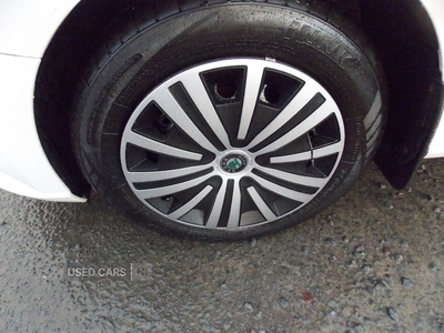 SJ17AVZSkodaFabia-10