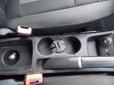 ST14KFKFordFiesta-21