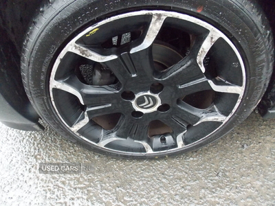 YFZ8391CitroenDS3-10