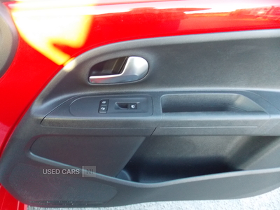 MT14FGJVolkswagenUp-17