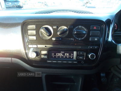 MT14FGJVolkswagenUp-19