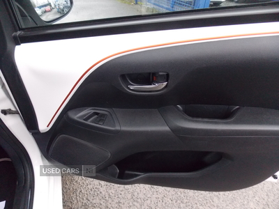 ASZ5935Peugeot108-17