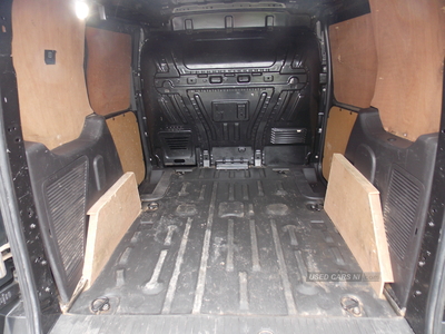 BT18UJNFordTransit-Connect-10