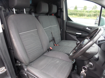 BT18UJNFordTransit-Connect-12