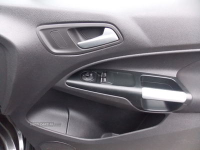 BT18UJNFordTransit-Connect-13