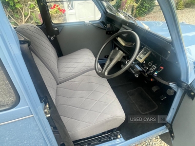 KXI7428Citroen2CV-18