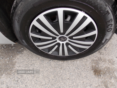 SA13PWUToyotaAuris-11