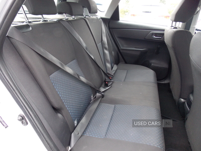 SA13PWUToyotaAuris-13