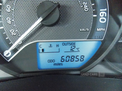 SA13PWUToyotaAuris-22