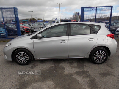 SA13PWUToyotaAuris-3