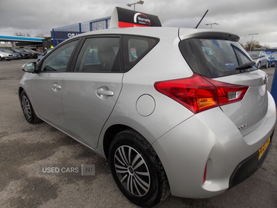 SA13PWUToyotaAuris-4