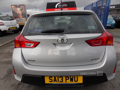 SA13PWUToyotaAuris-5