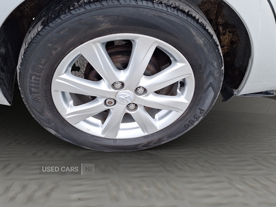 SK12PZXToyotaYaris-12