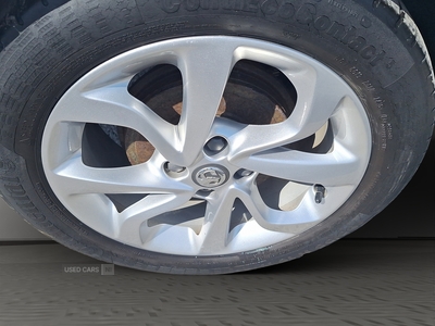 DH16MMVVauxhallCorsa-8