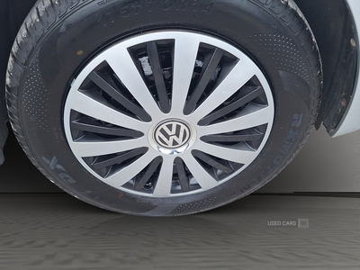 GL64OZJVolkswagenPolo-9