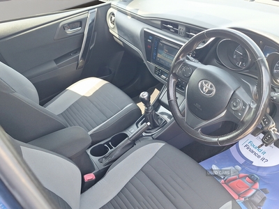 GU65ZRPToyotaAuris-14