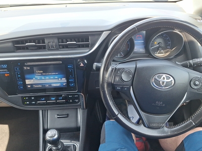 GU65ZRPToyotaAuris-17