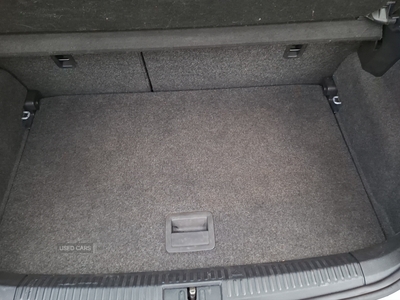 MT64KWFVolkswagenPolo-12