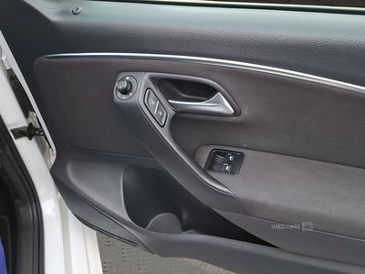 MT64KWFVolkswagenPolo-16