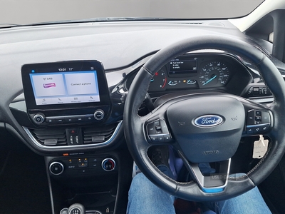 NL68KCKFordFiesta-16